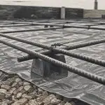 Photo dalle beton ferraillage : treillis soudé calé sur cales