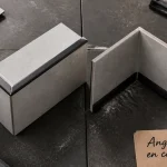 Angle en carrelage : profilé noir mat et coupe à 45°