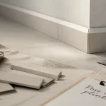 Carrelage et plinthe : pose au pied du mur, arête nette et finition durable