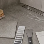 Carrelage sol douche italienne antidérapant R10 R11, imitation pierre, anti-dérapant.