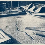 Dalle béton qui fissure au séchage : microfissures visibles de retrait