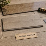 Carrelage extérieur imitation bois pour terrasse chaleureuse avec joints